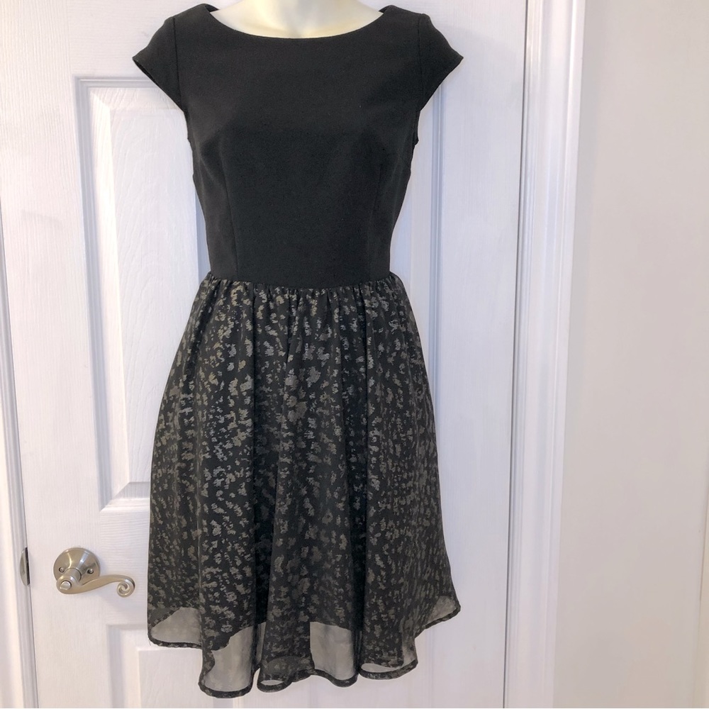Jacob cap sleeve mixed material dress with keyhole back, black w gold print, xs